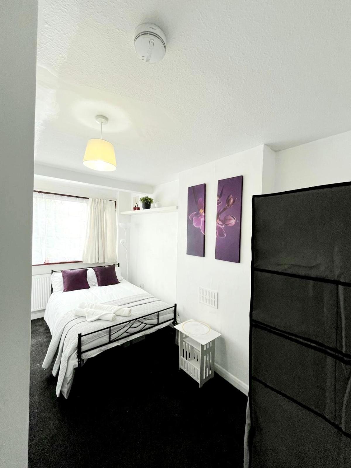 Cosy Room Stay 4 Sutton  Extérieur photo